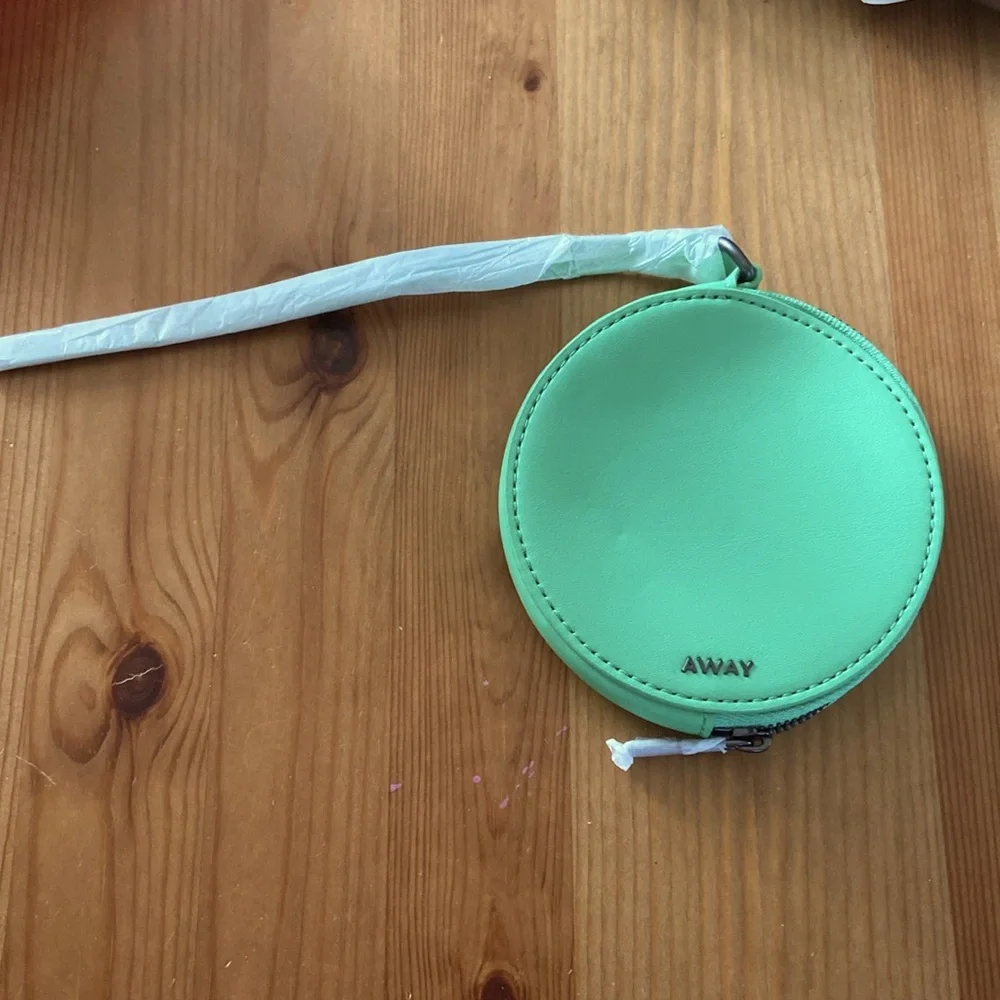 New AWAY- The Circle Zip Pouch - Picture 5 of 8
